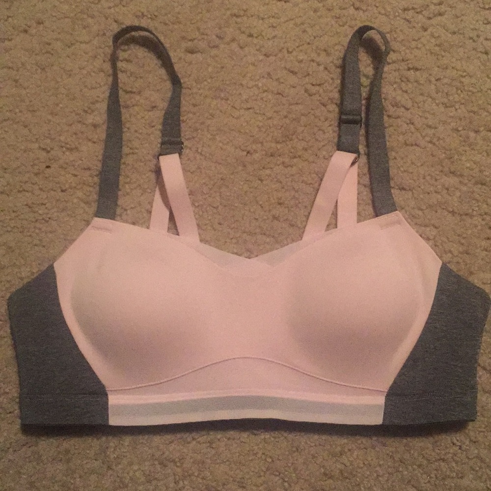 NWT Brooks FineForm Sports Bra